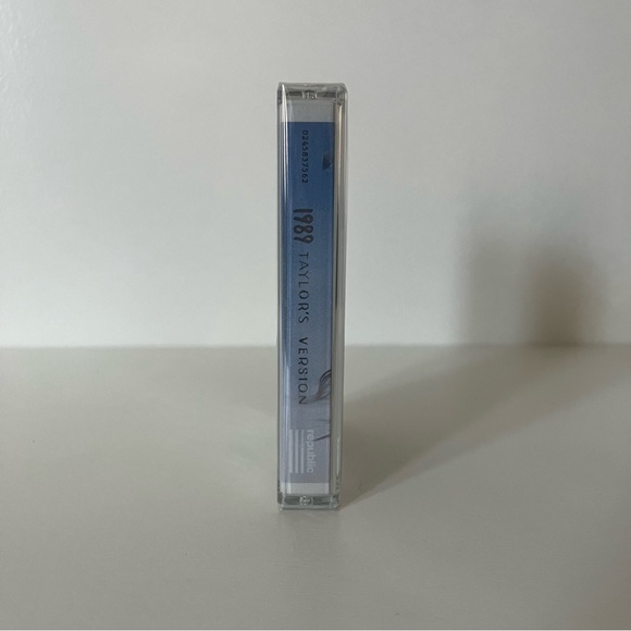 NWT Taylor Swift “1989 (Taylor's Version)” Cassette - Picture 4 of 13